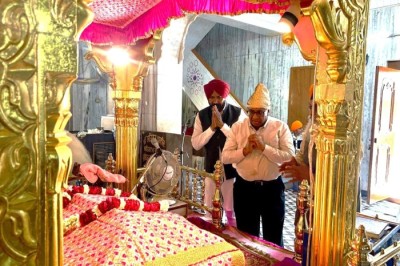 On the sacred day of Shri Guru Nanak Dev Jayanti, visited Gurudwara Bangla Sahib and offered prayers.